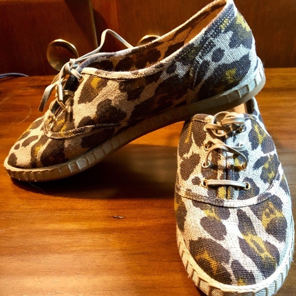Charlotte Olympia women's size 35 EU leopard print lace up flat canvas loafers - Picture 7 of 7